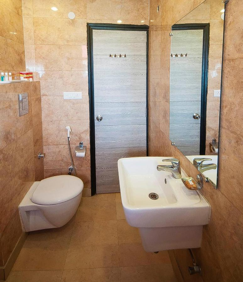 Pitrashish Grand And Premium Hotell Delhi  Eksteriør bilde